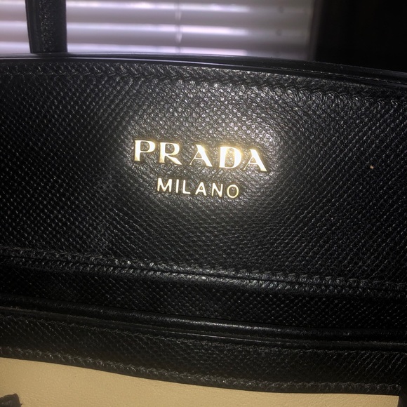 Prada Tote-Saffiano Leather - Picture 2 of 6